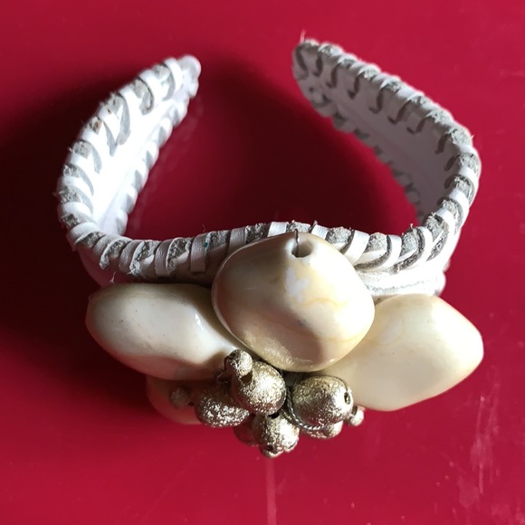 White leather adjustable cuff & ceramic Beads OOAK - Picture 1 of 7